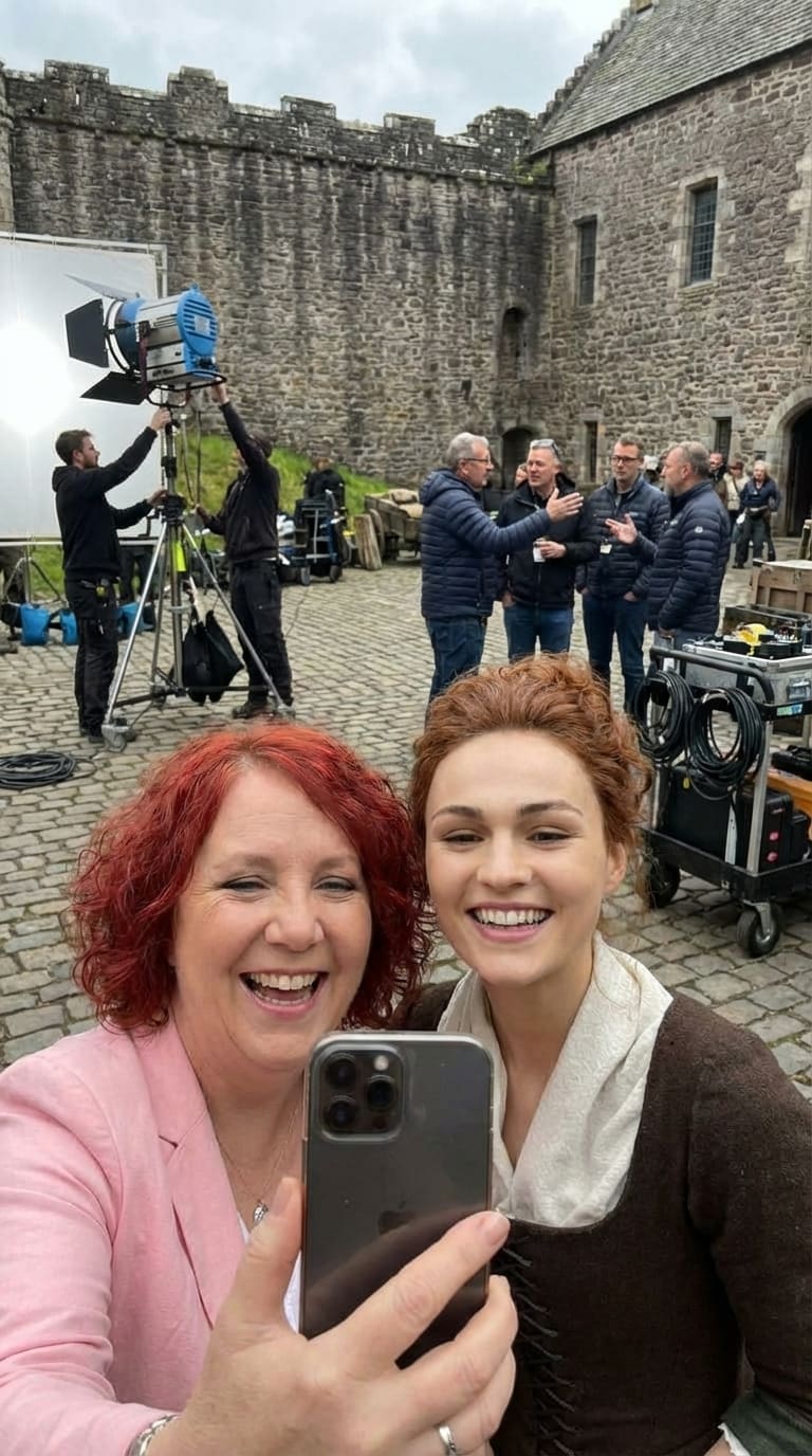 Mariquita on set with Sophie Skelton (Brianna)